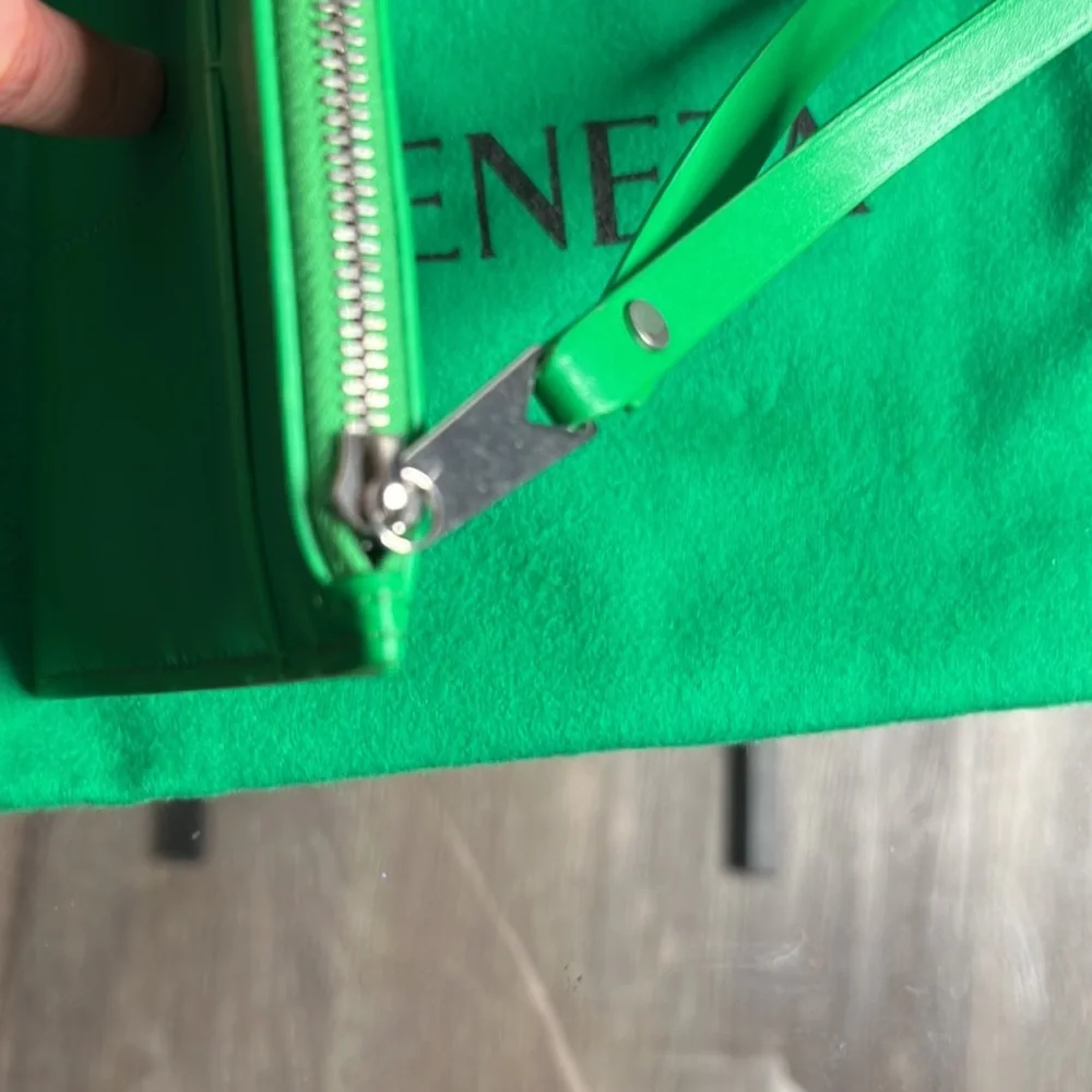 New Bottega Veneta Pouch with dust bag and authenticity NWT - Picture 3 of 10